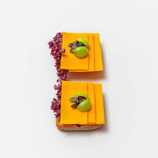 Halbe belegte Brötchen mit rotem Cheddar (2 Stück)